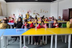 【社工动态】和仁社工开展“悦科学·悦快乐”科学小实验活动。