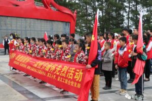 缅怀先烈|和仁社工在李腊石开展“扬先烈精神·颂爱国情怀”清明活动