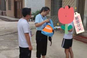 和仁社工对我县孤儿及事实无人抚养儿童开展巡访服务