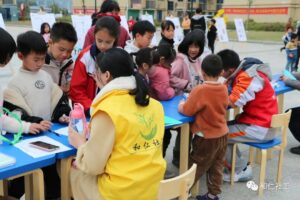 石城县铜锣湾青年之家开展“从心出发,快乐成长”漫画展活动