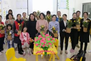 社工动态|“缤纷花艺·爱满初夏”和仁社工开展母亲节特别活动