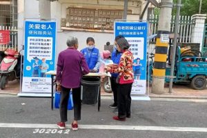 【社工站动态】和仁社工开展“蓝马甲行动”驻点活动