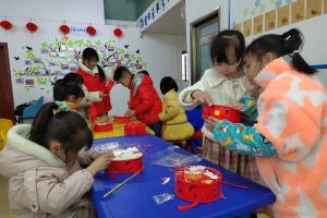 【社工站动态】巧手做灯笼,欢乐迎新年
