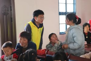 社工站动态|弘扬雷锋精神·共护祖国未来——小松镇社工站携手江西高速警察共助儿童安全出行