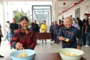 社工站动态|情暖老人心·爱驻敬老院