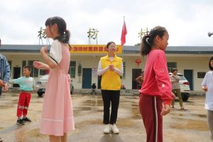 美味“食”光,畅享“六一”——和仁社工在木兰乡杨坊村开展六一儿童节活动