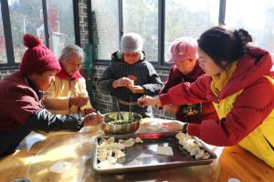 【民政服务站动态】社会救助人人知·情暖冬至吃饺子–石城民政服务站开展百善扶老活动