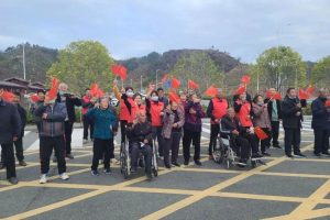 “爱心入户·长者出村”百善扶老温暖夕阳