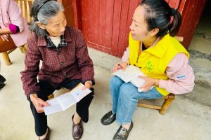 民政服务站动态|小松镇开展“筑起安全屏障·守护夕阳红”政策宣传活动