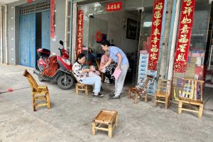 关爱老人·传递温暖|小松镇民政服务站开展高龄补贴政策宣传活动