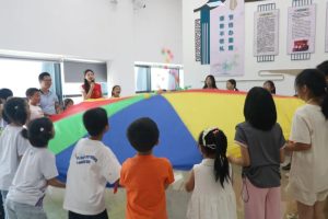 激情夏日,大学生踏浪“童心飞扬·律动心房”暑期艺术兴趣营