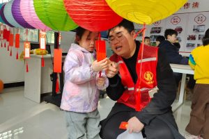 高田镇民政服务站开展“灯火映团圆·欢乐闹元宵”活动