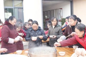 冬至寒意浓·热饺暖人心