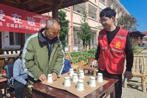 【民政服务站动态】丰山乡开展“青春伴夕阳·爱在敬老院”活动