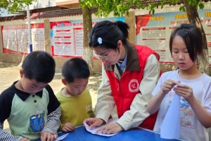 【民政服务站动态】丰山乡开展“卡通总动员·趣味大比拼”儿童活动