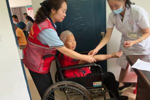 【民政服务站动态】小松镇罗溪村开展“情系罗溪·健康相伴”义诊活动