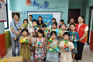 【一老一小】积木拼安全!乐乐箱步行安全小课堂