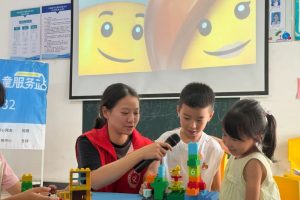 当小手遇见绿孔雀：一场守护美丽的童趣之旅