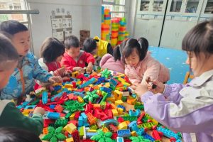 东城儿童服务站|积木搭出“花世界”